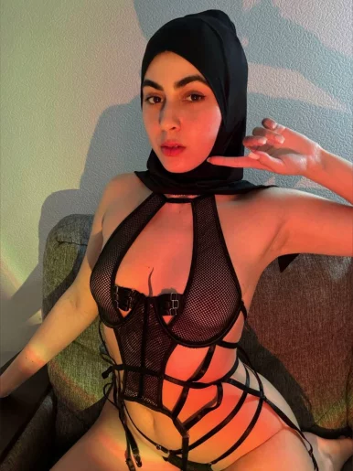 Photo of model @leila_albii