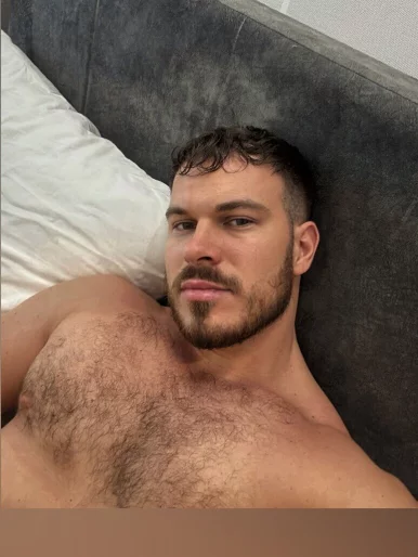 Photo of model @lesliee_p