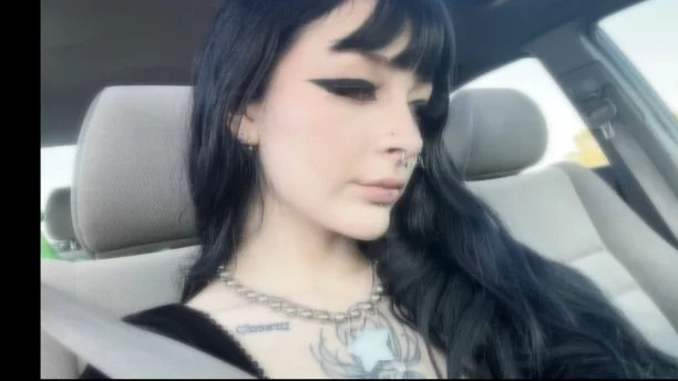 Photo of model @lewd_lottie