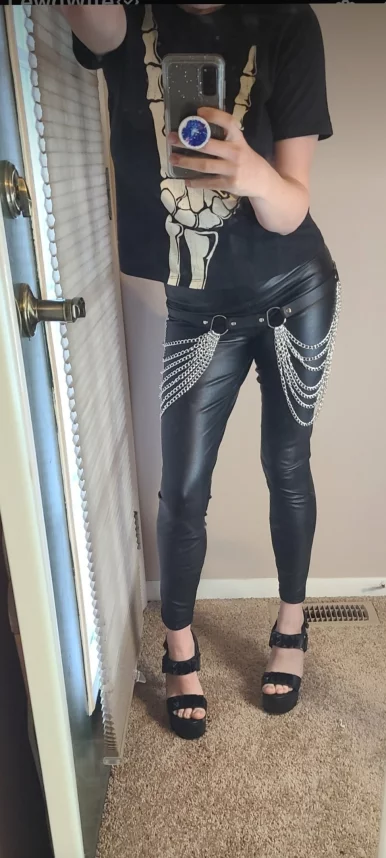 Photo of model @lewdwife77