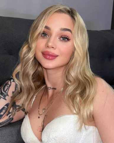 Photo of model @lil_loly