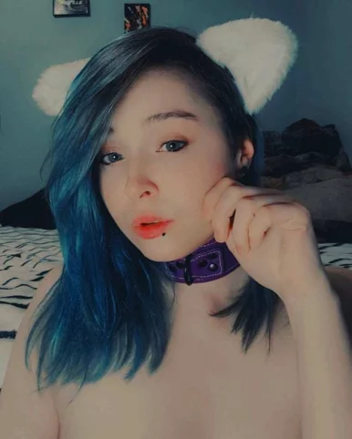 Photo of model @lilcumkitten