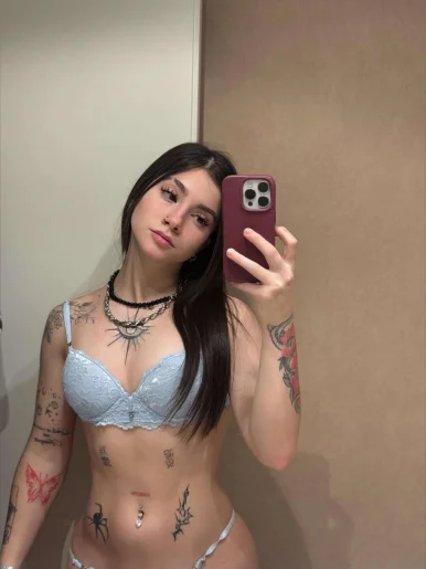 Photo of model @liliasinclair