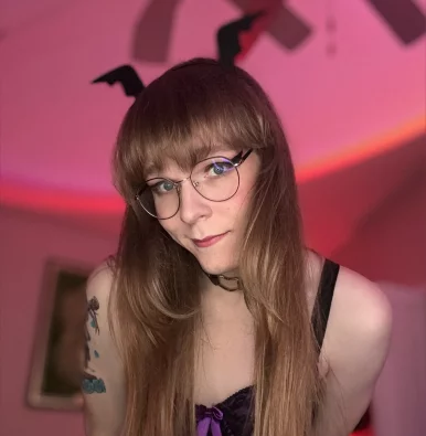 Photo of model @lilithstarfall