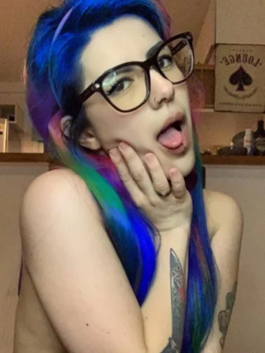 Photo of model @littleponyta