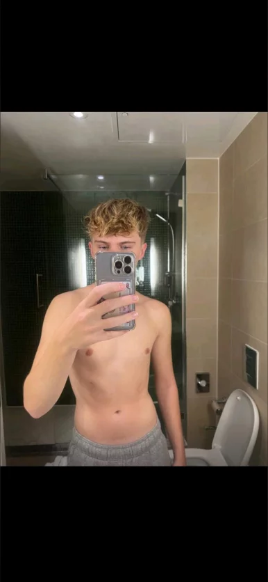 Photo of model @locked-inpink