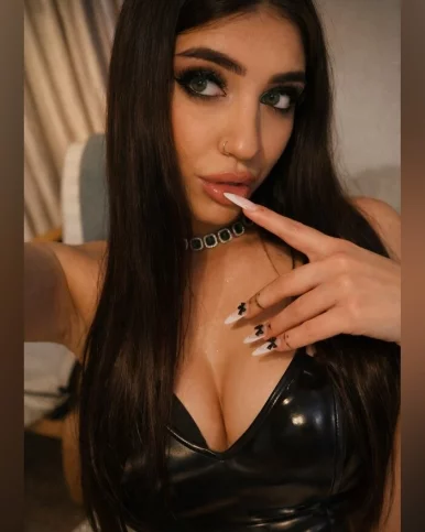 Photo of model @lola_cherryyy