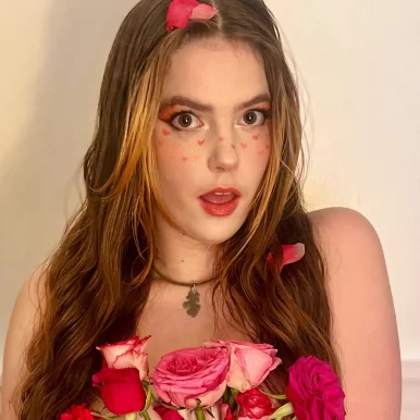 Photo of model @longhairluna