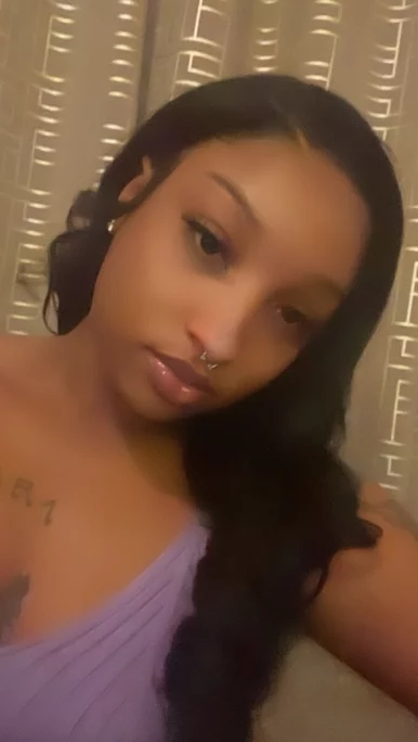 Photo of model @lovearies