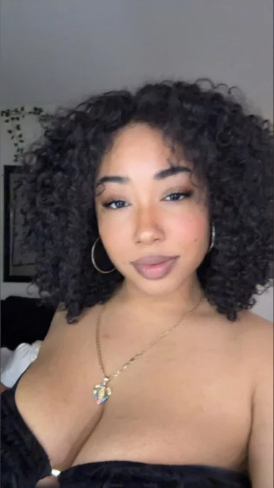 Photo of model @lovethegoddess