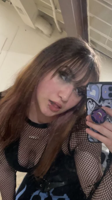 Photo of model @lucifers.mommy