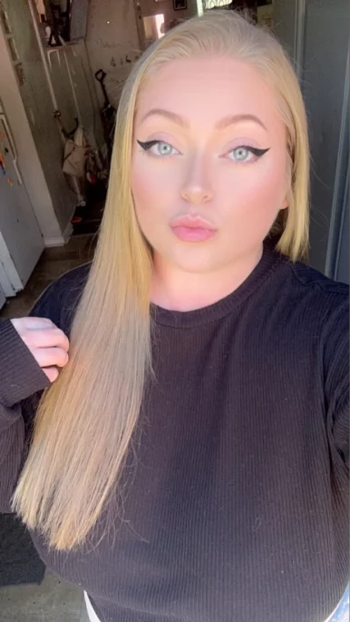 Photo of model @lululavenderr