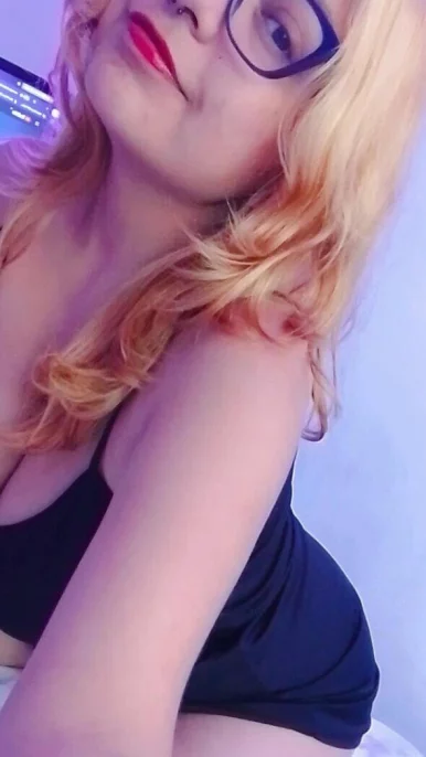 Photo of model @lunabux