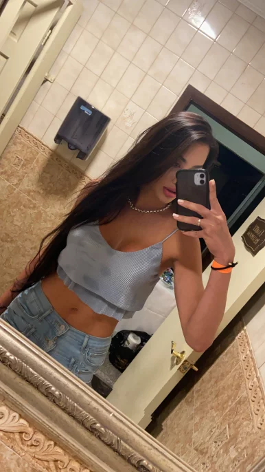 Photo of model @lunafuegonhit