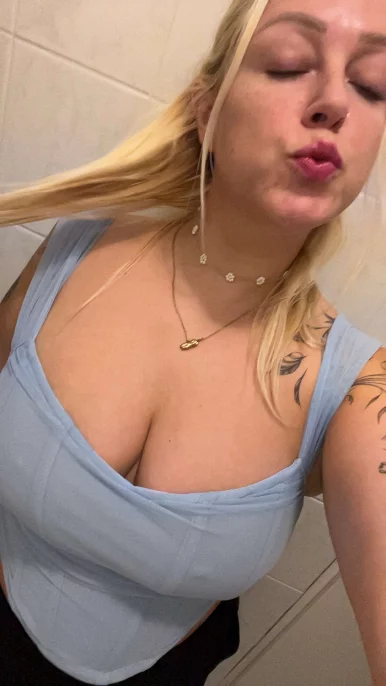 Photo of model @lunaluuush