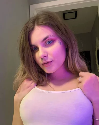 Photo of model @lunar_unicorn