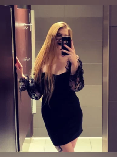 Photo of model @lunaslust