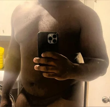 Photo of model @luxeafterdark.mtl