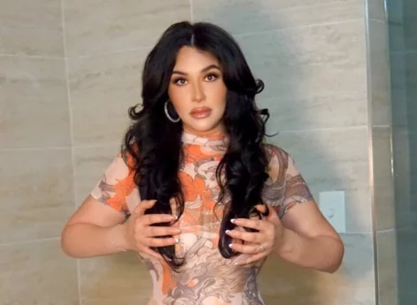 Photo of model @luxemamik