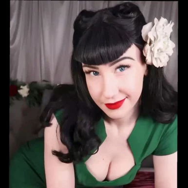 Photo of model @luxrosewoodfree