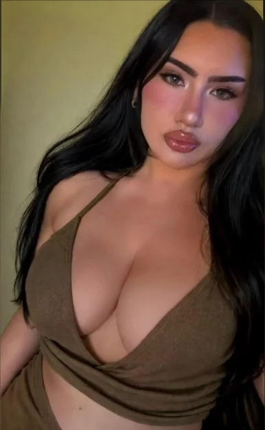 Photo of model @lydiallira