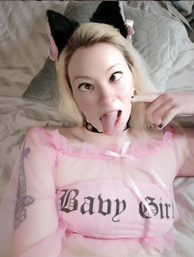 Photo of model @m1lf_next_door90