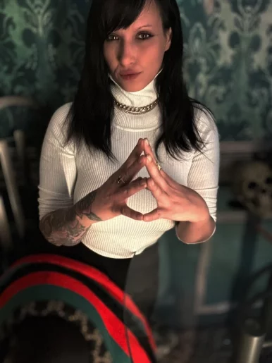 Photo of model @madamrabbit