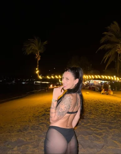 Photo of model @maevaaxo