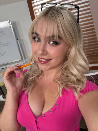 Photo of model @maiseymonroe