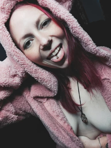 Photo of model @maisiemoonx