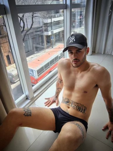 Photo of model @marcovalentiin