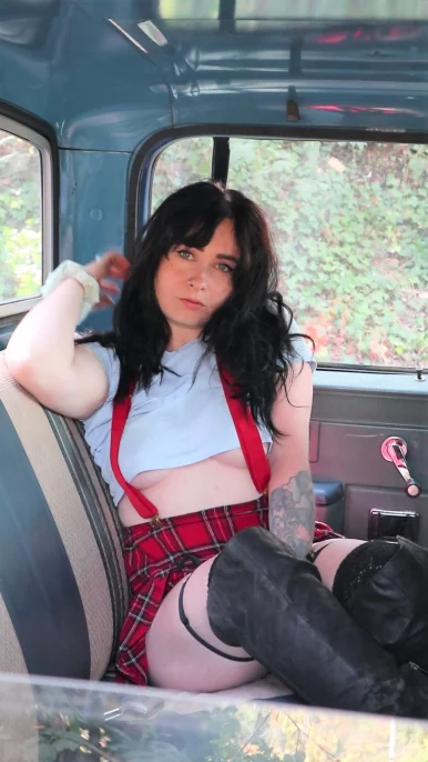 Photo of model @mechanicmommyfree