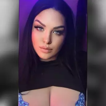 Photo of model @megggeramay