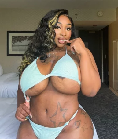 Photo of model @mercedesass2finee