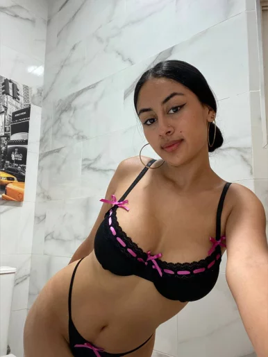 Photo of model @mia_brooklyn18