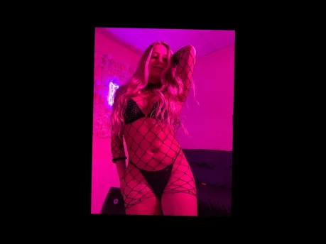 Photo of model @miababyyxo