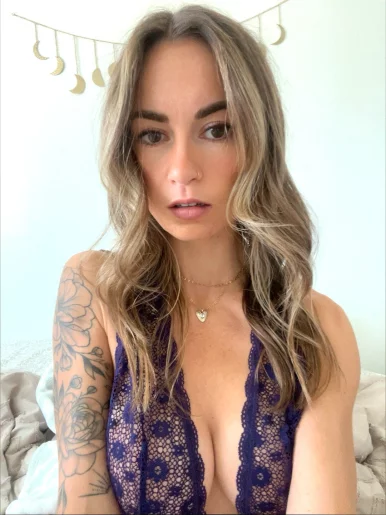 Photo of model @miamonroefans