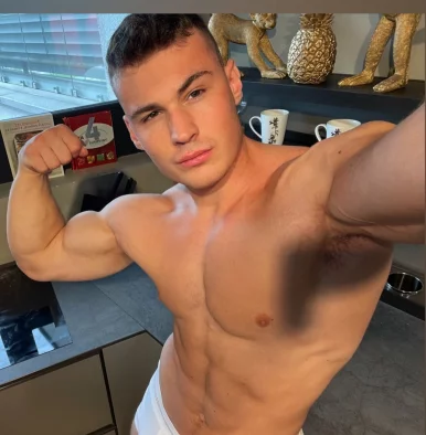 Photo of model @mikeybaxter