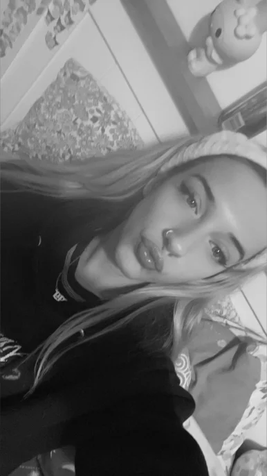 Photo of model @millieonthedarkside