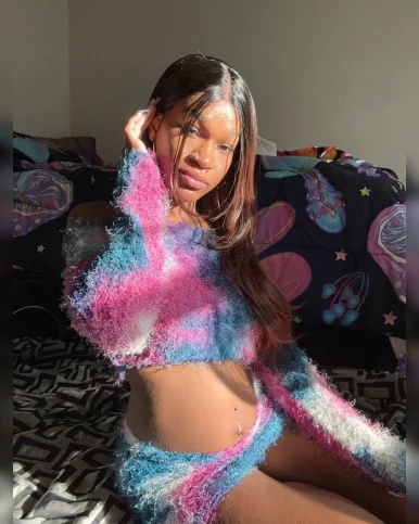 Photo of model @minxyfiya