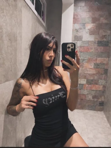 Photo of model @miqueila57