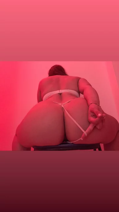 Photo of model @miriigoddess