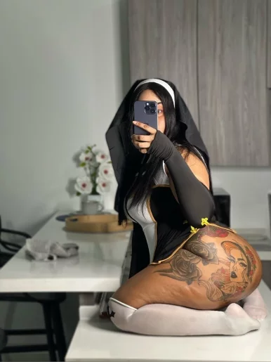 Photo of model @missbenzemaa