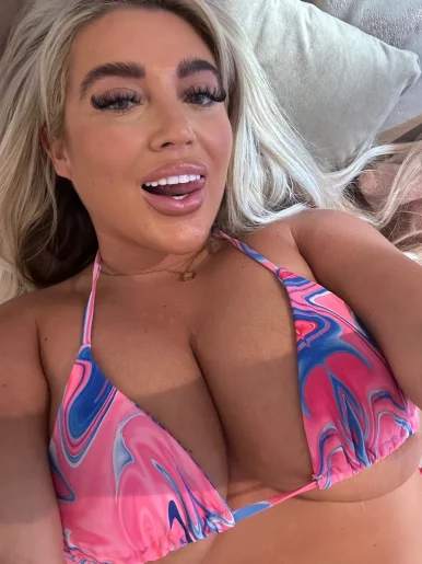 Photo of model @misschloeamber