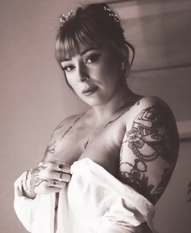 Photo of model @misshoneytits