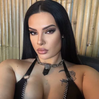 Photo of model @missnerezza