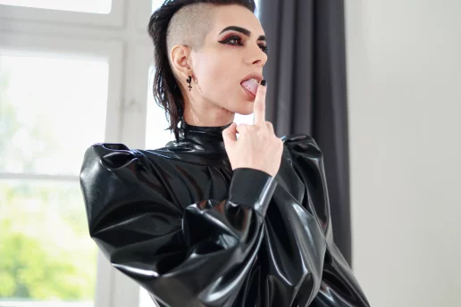 Photo of model @missnocturnal