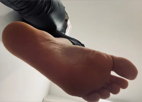 Photo of model @misstressfeet