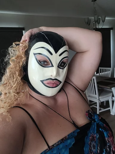 Photo of model @mistressnatashaleonna