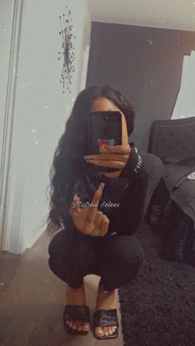 Photo of model @mistresssolees